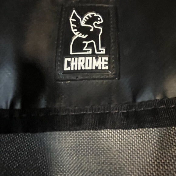 Chrome Distill Shoulder Laptop Nylon Bag - Picture 2 of 10